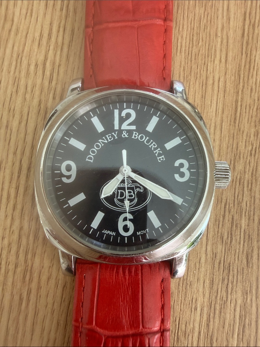 Dooney & Bourke Red Leather Strap Women's Watch see description - Picture 2 of 4